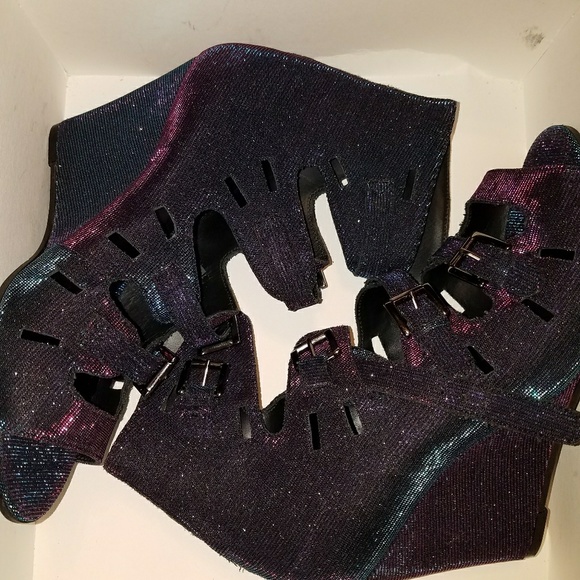 Shoe - Picture 3 of 7